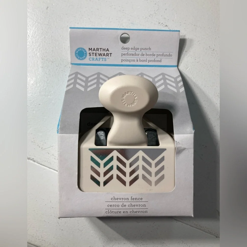 Martha Stewart Crafts Deep Edge Punch Chevron Fence Crafting Scrapbooking Tool - Picture 1 of 3